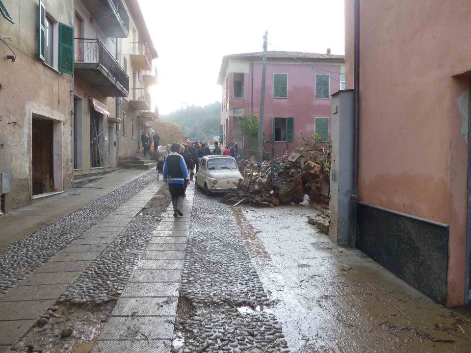 Centro di Borghetto devastato