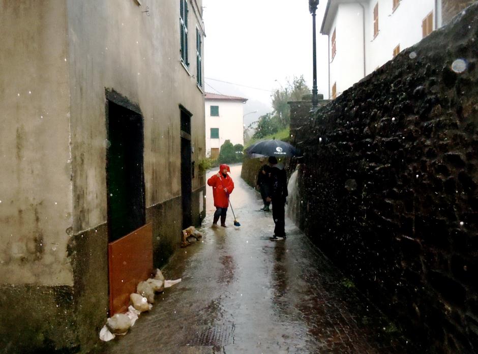 Un torrente dentro le case